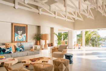 Azura Marlin Beach: Lounge mit Sitzgelegenheiten