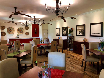 Batonka Guest Lodge: Speisesaal