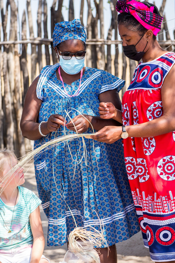 Etosha King Nehale Lodge Etosha King Nehale Lodge: Cultural Experience