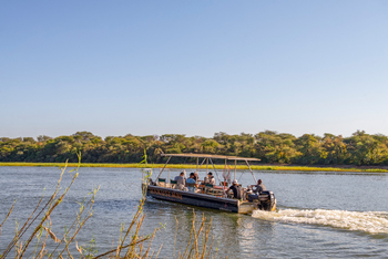 Hakusembe River Lodge: Motorbootexkursion