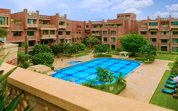 ITC Rajputana Hotel: Pool im Innenhof