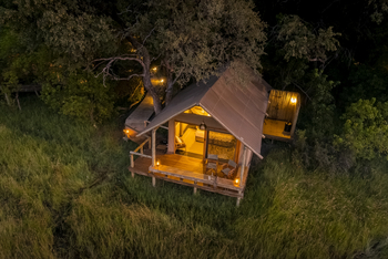 Little Sable Camp: Gästezelt mit Beleuchtung am Abend