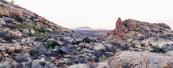 Ondudu Safari Lodge Ondudu Safari Lodge: Felsen um die Lodge herum