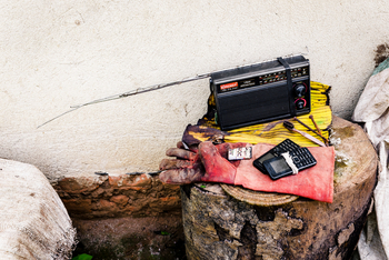 Sanctuary Gorilla Forest Camp: Radio