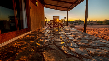 Bagatelle Kalahari Game Ranch: Terrasse Savannah Chalet