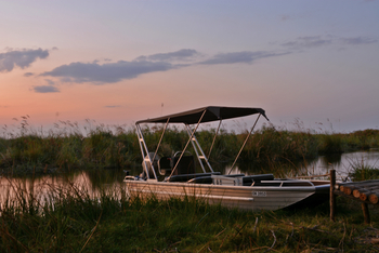 Camp Linyanti Camp Linyanti: Motorboot