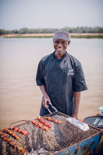 Classic Zambia Safaris Classic Zambia Safaris: Lunch im Fluss
