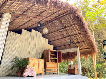 Diphlu River Lodge: Lahe Spa Front