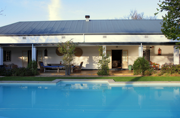 La Clé Village: Grange - Patio und Pool