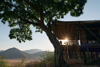 Mkomazi Wilderness Retreat: Gast beim goldenen Sonnenaufgang vom Aussichtsdeck