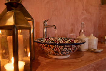 Saruni Rhino Camp: Laternen neben Waschbecken Banda 4