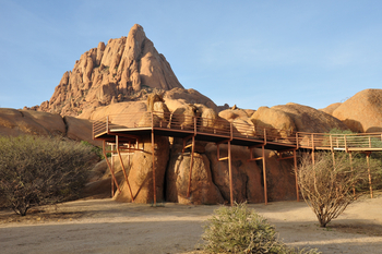 Spitzkoppen Lodge: Steg durch die Felsen
