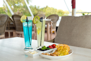 The Elephant Camp East: Snacks und Cocktails