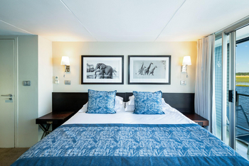 Zambezi Queen Zambezi Queen: Standard Suite