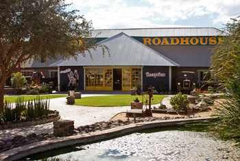 Canyon Roadhouse: Außenbereich und Eingang zur Rezeption