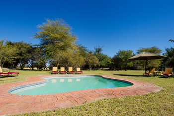 Chobe Savanna Lodge: Swimming Pool