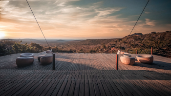 Elewana Lodo Springs: Hauptdeck mit Sitzgelegenheiten