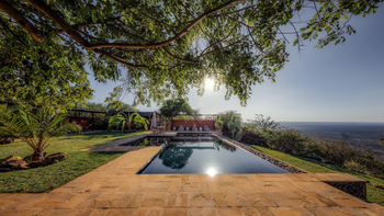 Elewana Loisaba Tented Camp: Garten mit Pool