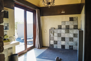 Etosha Oberland Lodge Etosha Oberland Lodge: Im Gästebad