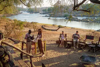 Mkulumadzi Lodge: Frühstück vor der Lodge