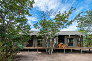 Muddy Teak Camp: Seitenansicht Zelt