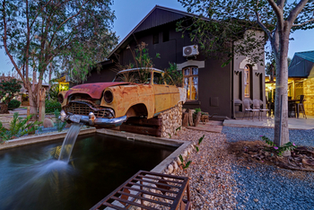 Naankuse @ Utopia: Wasserspeiendes Autowrack