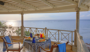 Alfajiri Villas Alfajiri Villas: Frühstückstisch mit Strandblick Cliff Villa