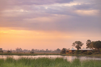 Daunara Safari Camp: Hauptgebäude an der Lagune
