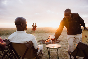 Elewana Elephant Pepper Camp Elewana Elephant Pepper Camp: Sundowner am Lagerfeuer