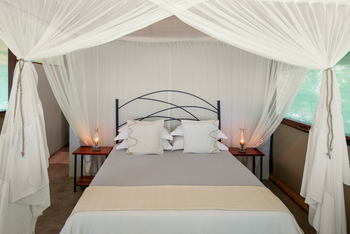 Nanzhila Lake Camp Nanzhila Lake Camp: Bett mit Moskitonetz