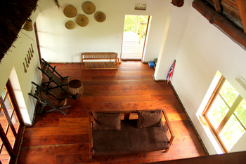 Papaya Lake Lodge: Sofa