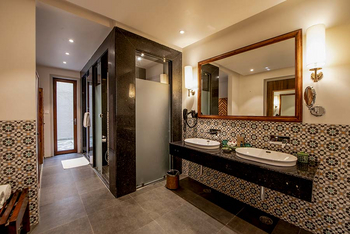 Sawai Vilas: Doppelwaschtisch