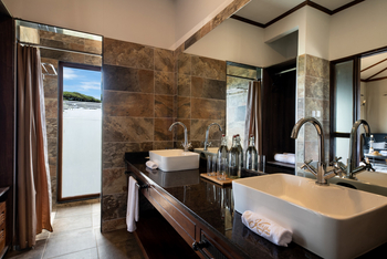 Serengeti Sametu Camp: Badezimmer Twin Suite