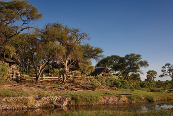 Belmond Savute Elephant Lodge Belmond Savute Elephant Lodge: Chalets am Ufer