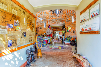 Chameleon Hill Forest Lodge: Shop Überblick