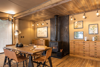 Duma Tau Camp Duma Tau Camp: Bibliothek