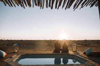 Kalahari Red Dunes Lodge: Pool mit Blick
