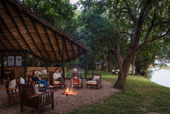 Luambe Camp: Dining Area und Lounge