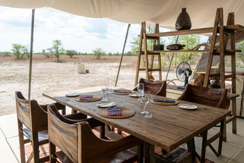 Migration Expeditions Camp Migration Expeditions Camp: Esstisch