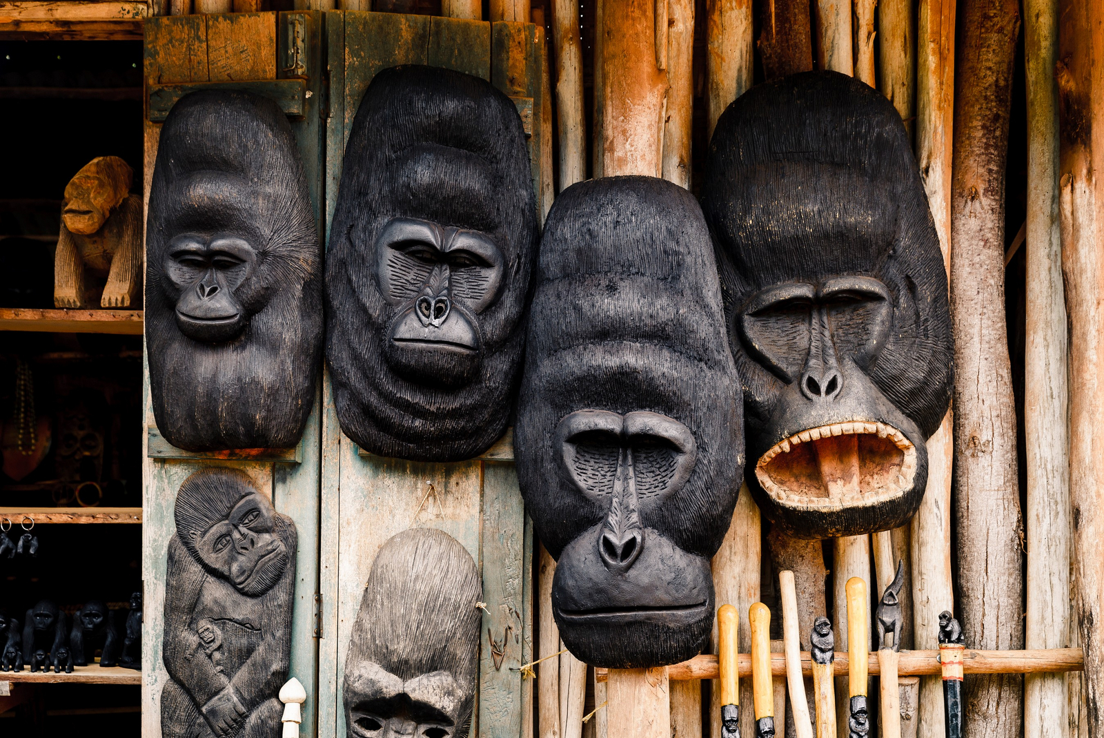 Sanctuary Gorilla Forest Camp Sanctuary Gorilla Forest Camp: Gorilla Masken