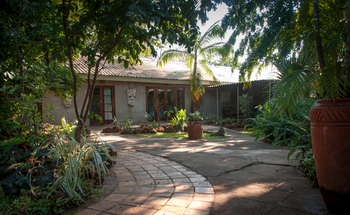 Bayete Guest Lodge Bayete Guest Lodge: Gepflasterte Wege