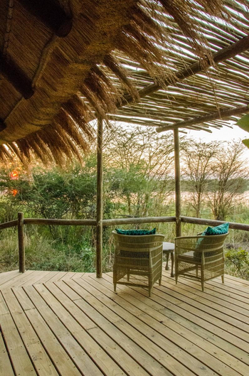 Chobe Bakwena Lodge Chobe Bakwena Lodge: Riverview Chalet - Deck