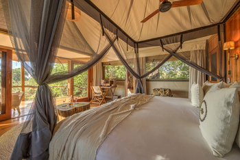 Kanana Camp: Doppelbett mit Moskitonetz