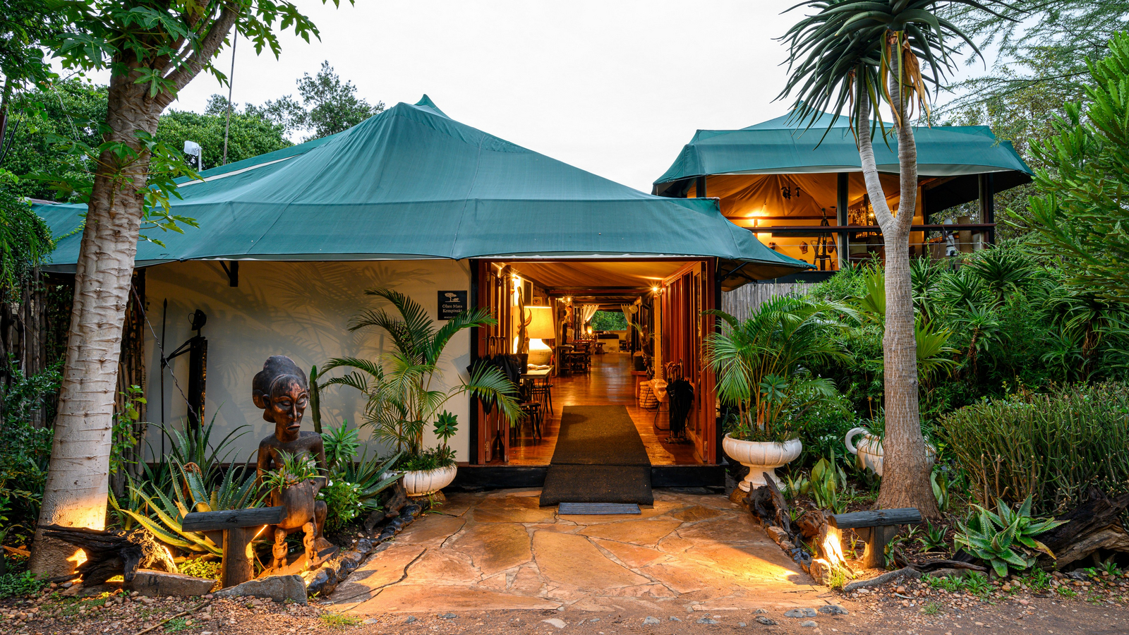 Olare Mara Kempinski Olare Mara Kempinski: Eingang Hauptgebäude