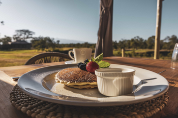 The River Camp: Buschfrühstück mit Pfannkuchen und Beeren