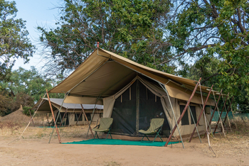 Zambezi Expeditions: Gästezelt von vorne