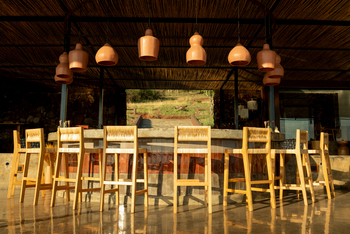 Asanja Nyasirori: Bar