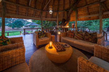 Bilimungwe Bushcamp: Sitzgruppe