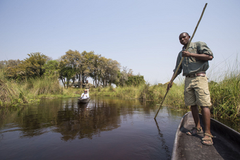 Duba Explorers Camp: Mokoro vor dem Camp