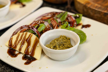 Notten's Bush Camp: Caprese Variation mit Buschbasilikum und Balsamico